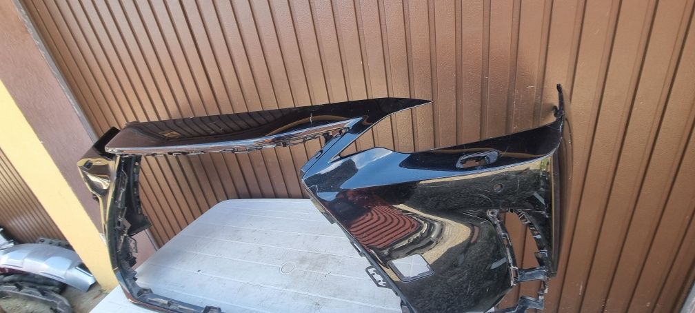 Bara fata Lexus NX