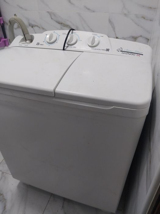 Продам стир. Машину полуавтомат Дэу, хор.стирает.  но отжим и слив не