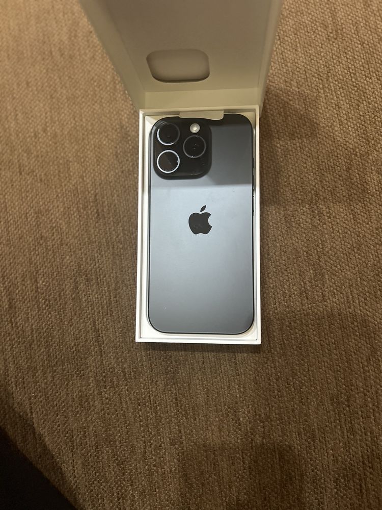 Iphone 16 pro -невключван,чисто нов с гарнция 2 год