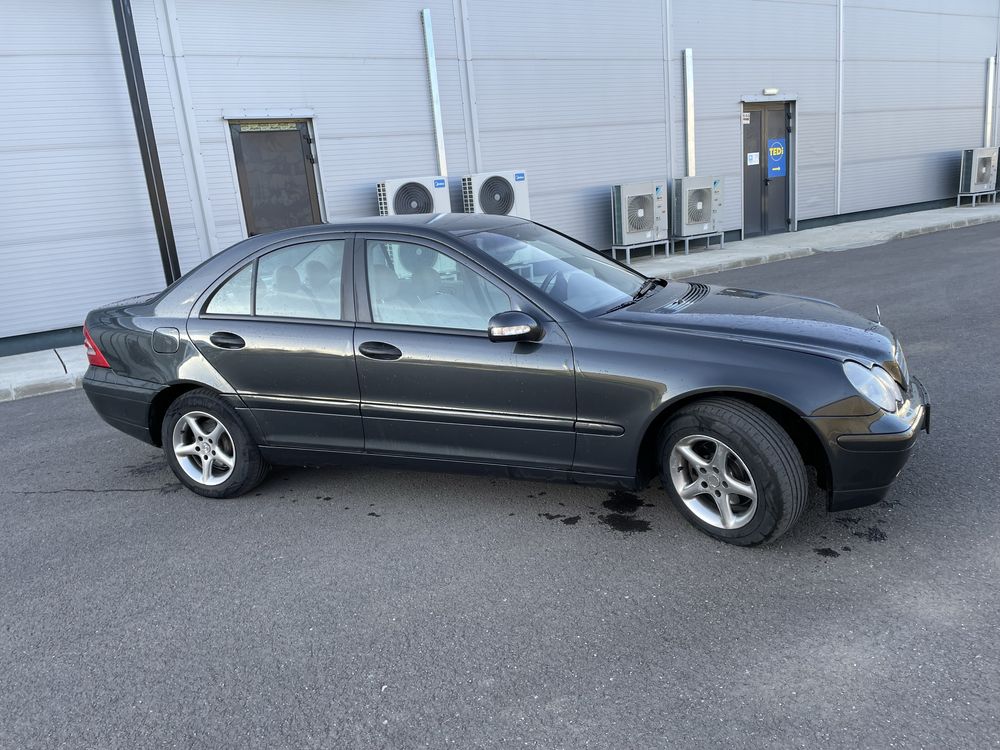 Mercedes C-Class 220 km reali 110k