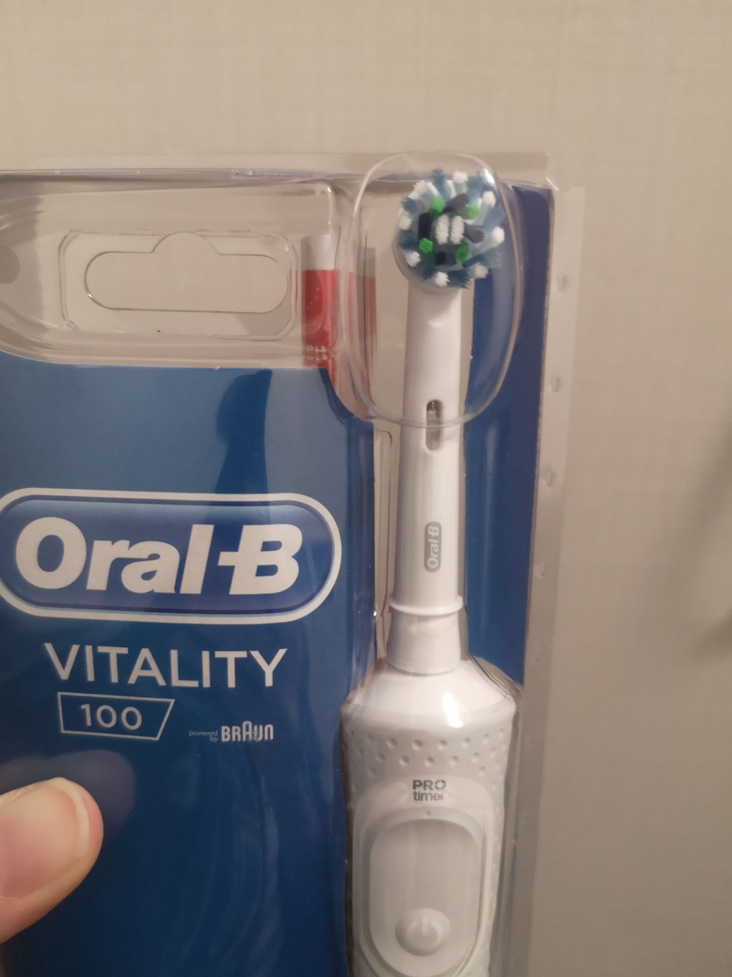 НОВА Електрическа четка за зъби Oral-B