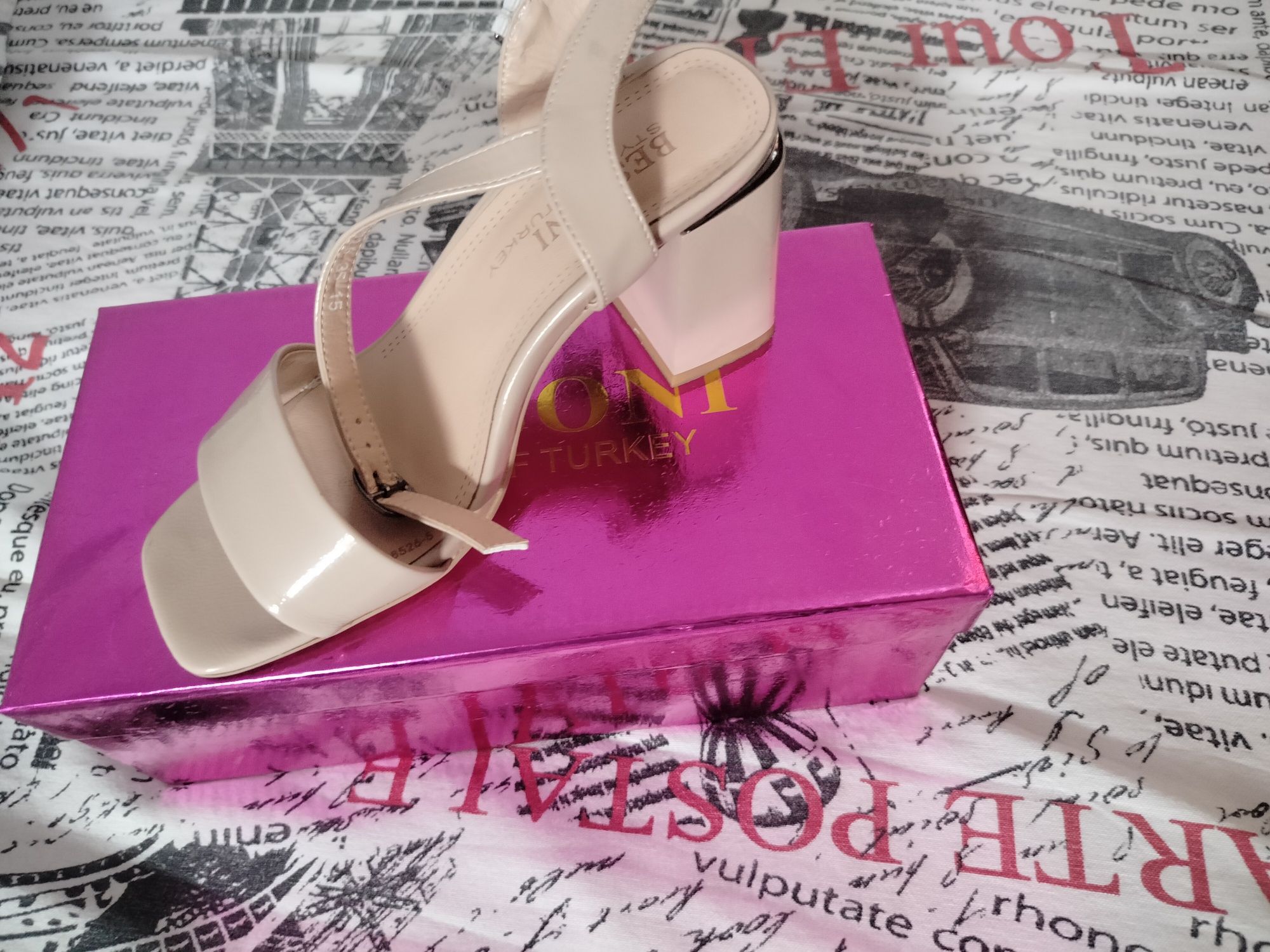 Продам женский туфли-  сандали лакировная