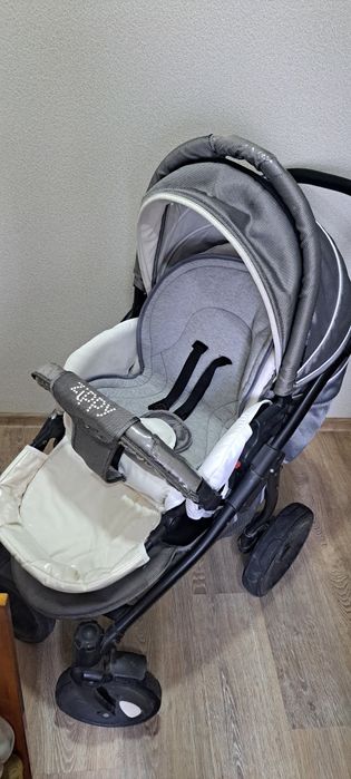 Коляска Tutis Zippy 3 в 1.