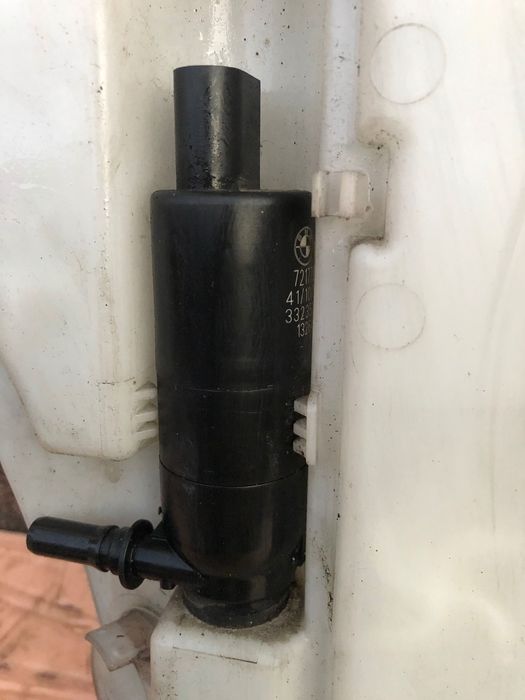 Reservor/vas lichid/apa parbriz POMPE BMW F10 F11 F07