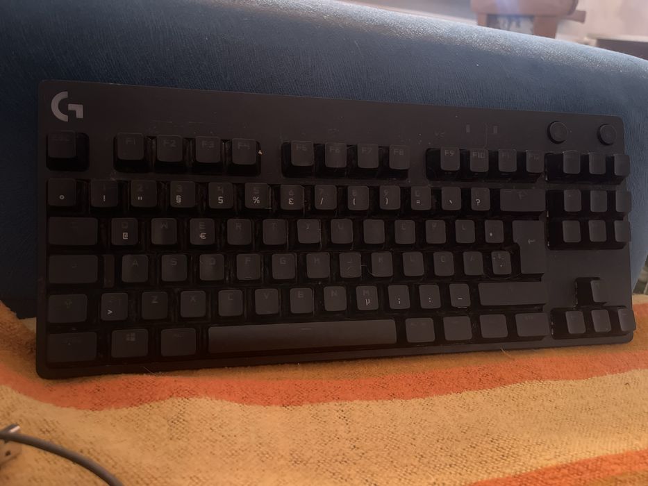 Tastatura logitech pro