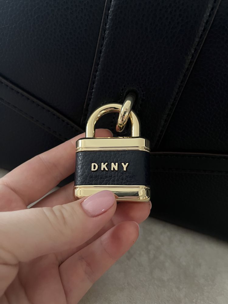 Geanta navy blue DKNY piele noua cu eticheta