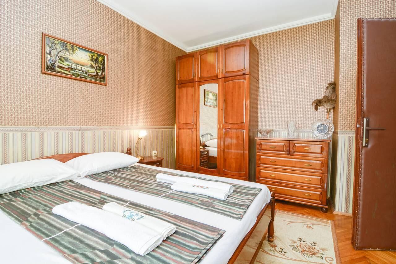 Дава се под наем Тристаен апартамент в Бургас, Лазур - 80 кв.м за 510 € - Снимка #2
