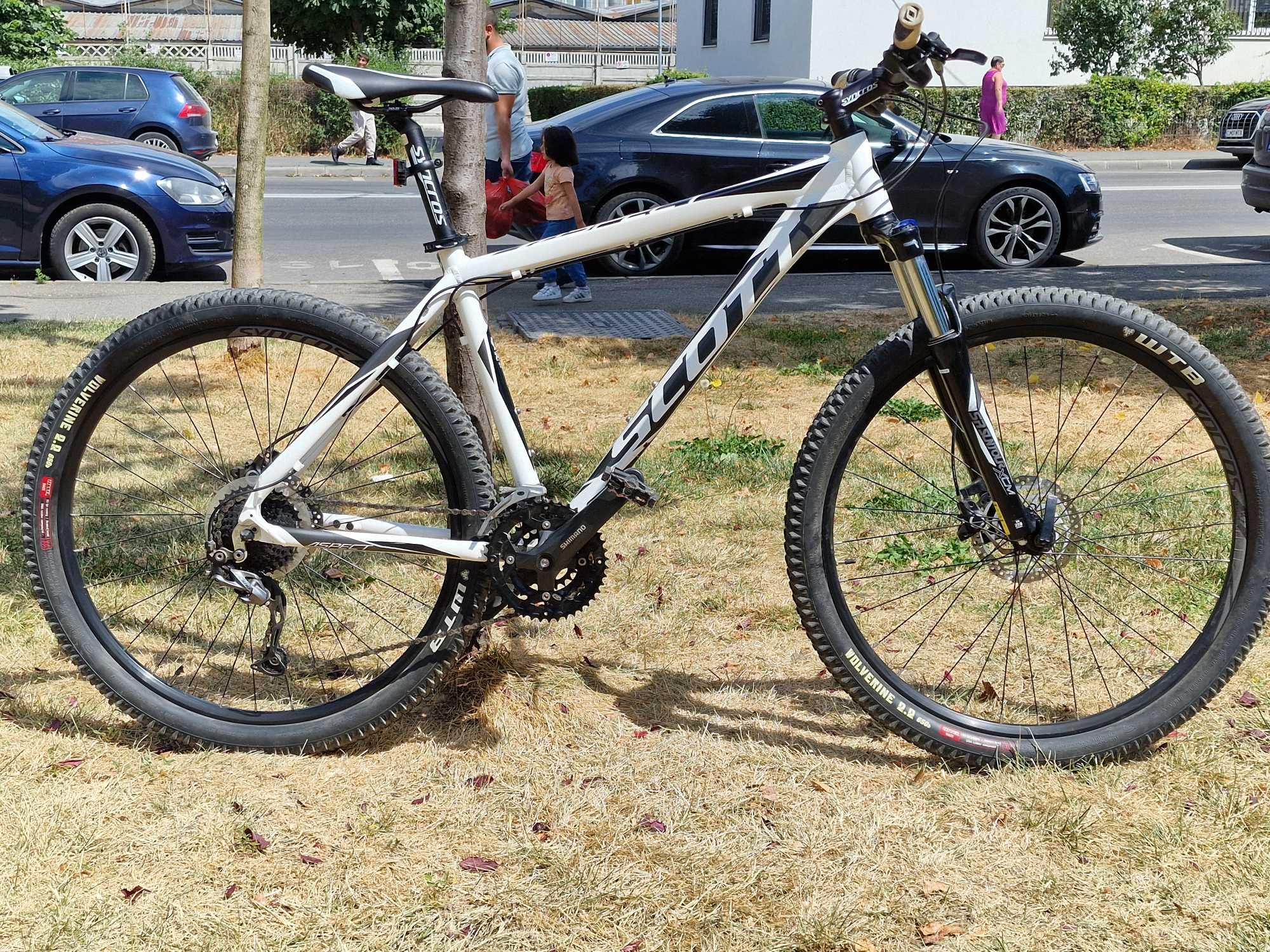 Scott Aspect 740 alb/negru