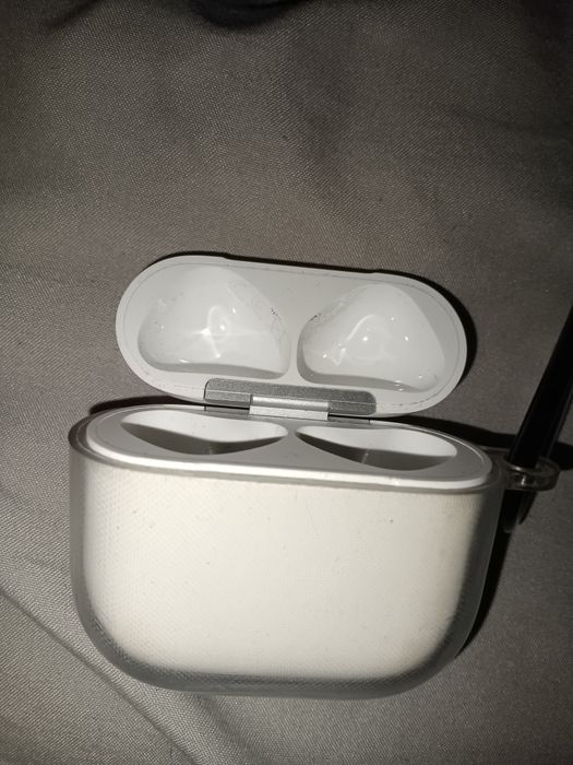 Продаю кеис оригинал от airports 4