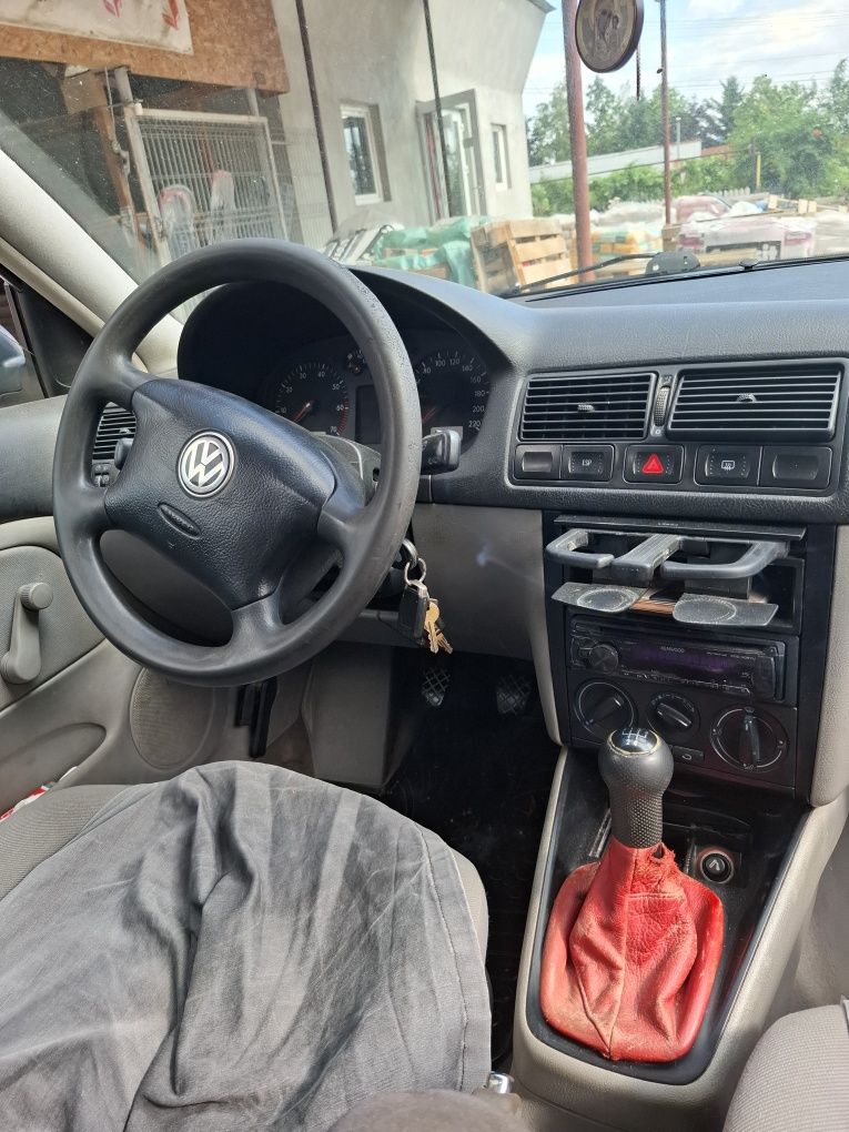 Vând Golf 4 an fabricație 2000