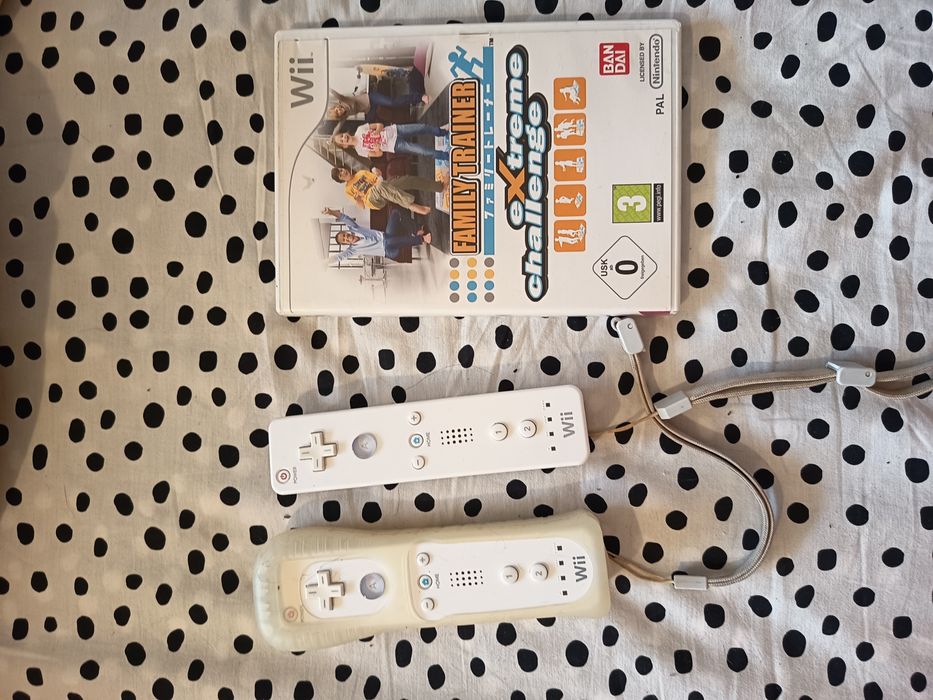 Клавиатура, слушалки и игра