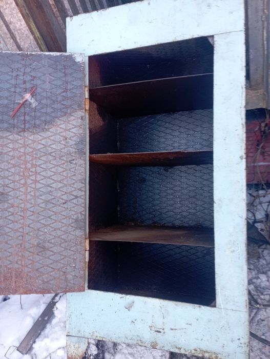 Продам сейф металлический