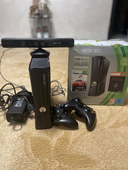 XBOX 360 cu doua manete