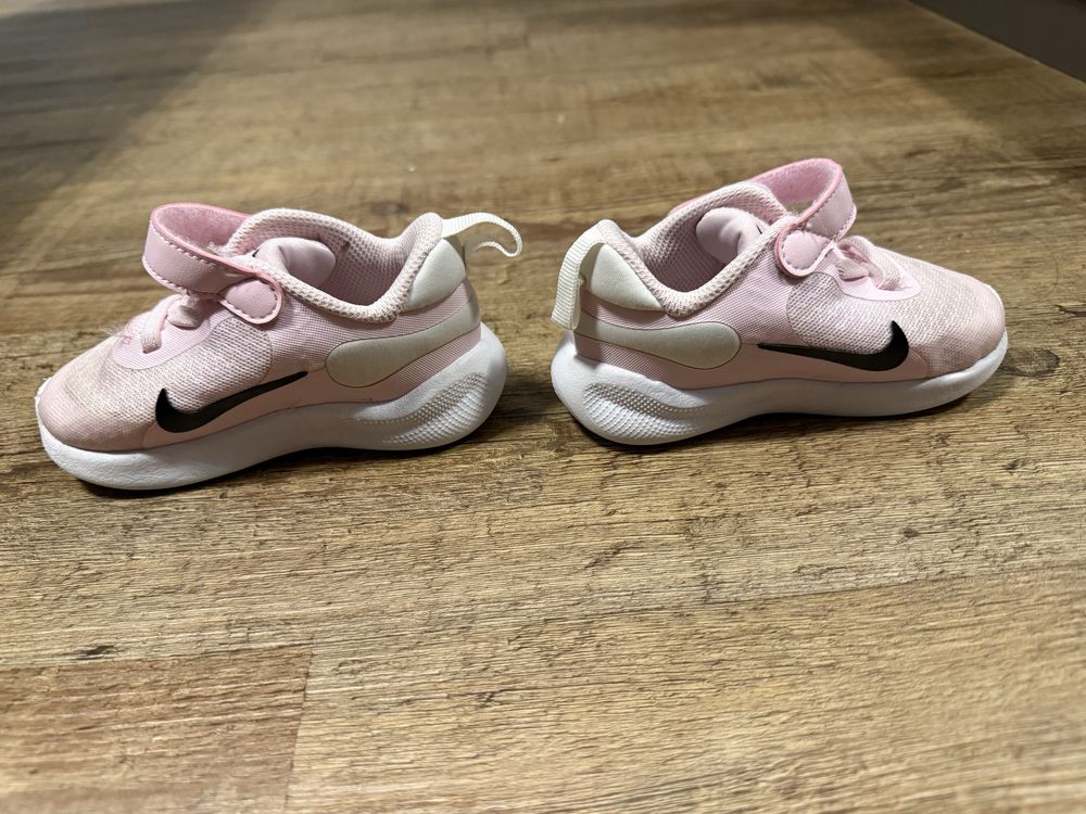 Nike Revolution 7