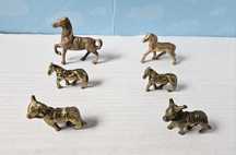 Set figurine 4 cai și 2 asini din bronz