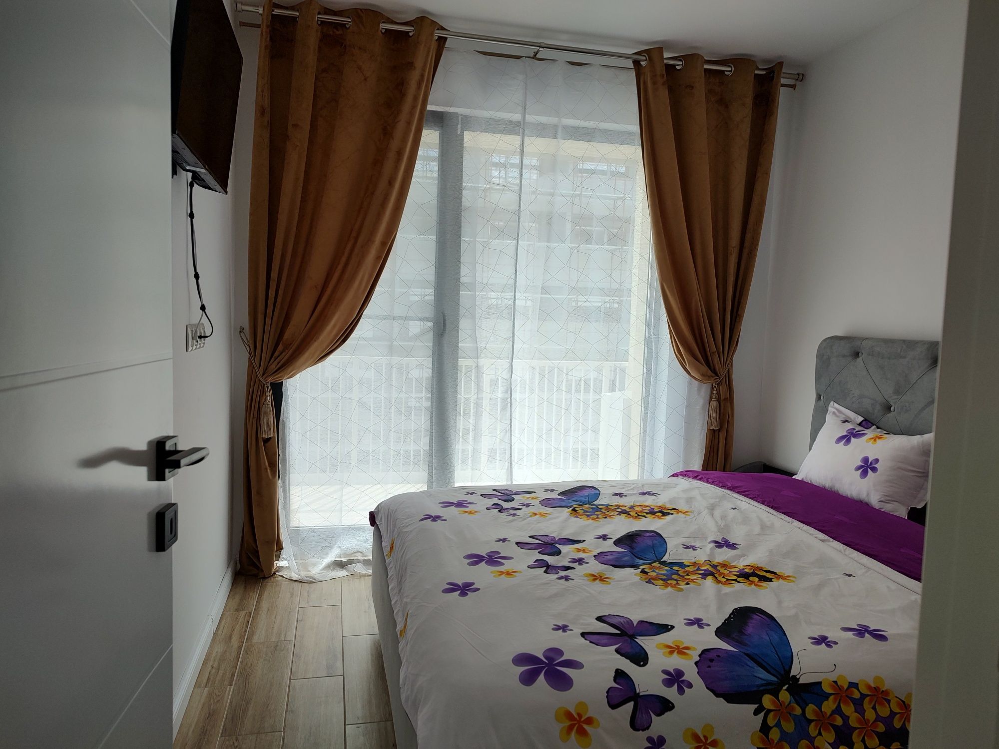 Apartament cu terasa  regim hotelier