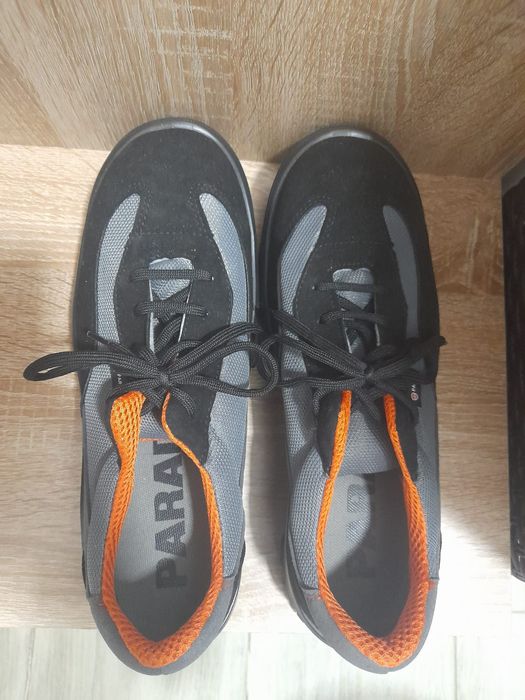 Încălțăminte pentru construcții stare 10 din 10 nefolositi  marimea 44