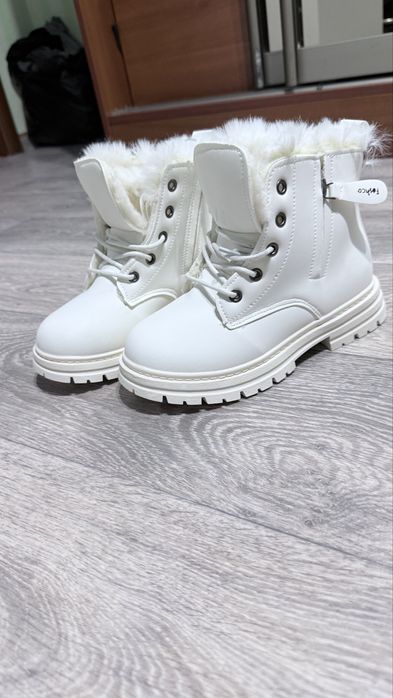 Продам детские ботинки зимние