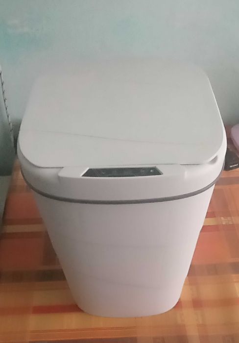 Сенсорное ведро под мусор