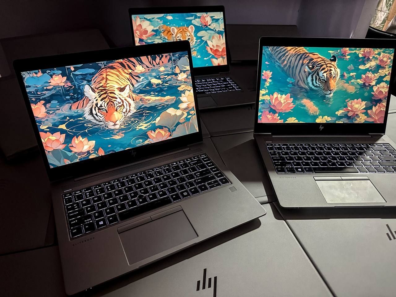 HP ELITEBOOK SENSOR EKRAN Core I7 10-GEN kuchli biznes klass notebook