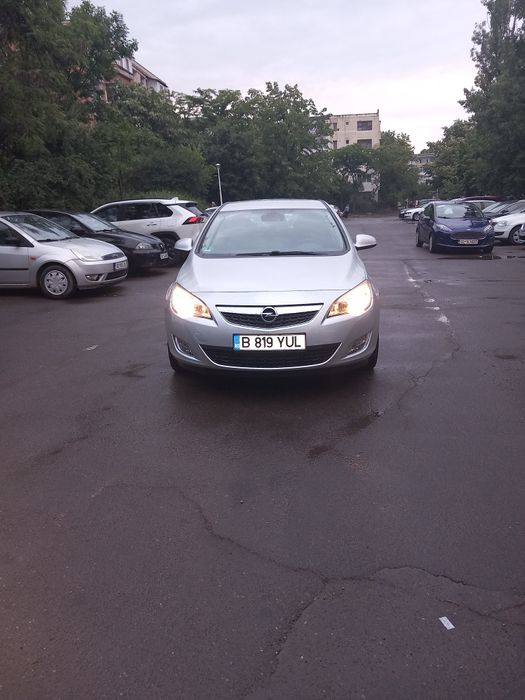 Proprietar  Opel Astra - 2011 - Automata - 1,4 benzina 140 cp - Euro 5