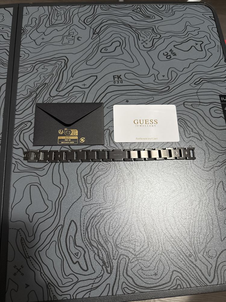 Оригинална гривна GUESS The Black One