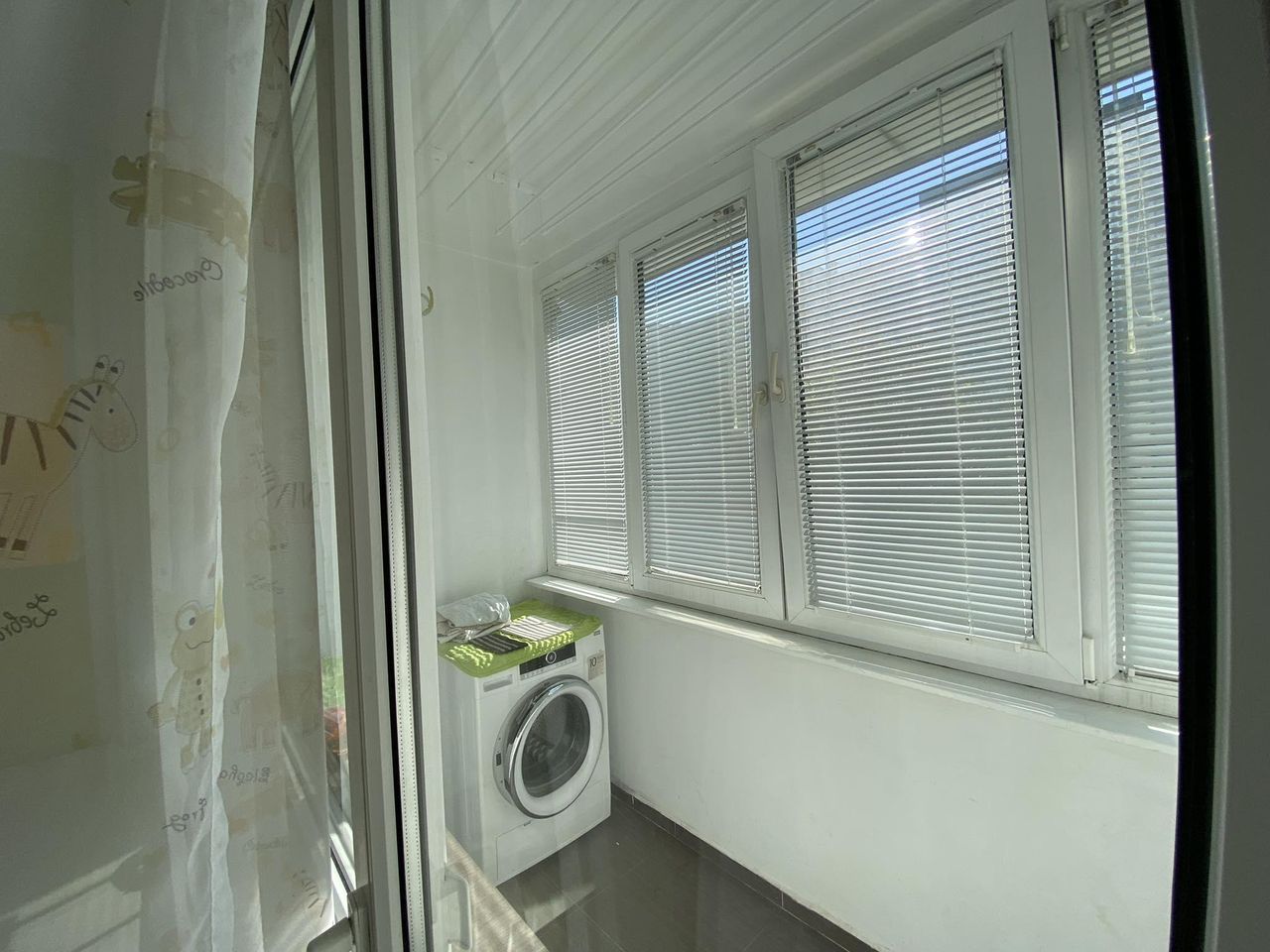 Дава се под наем Тристаен апартамент в София, Надежда 1 - 84 кв.м за 650 € - Снимка #13