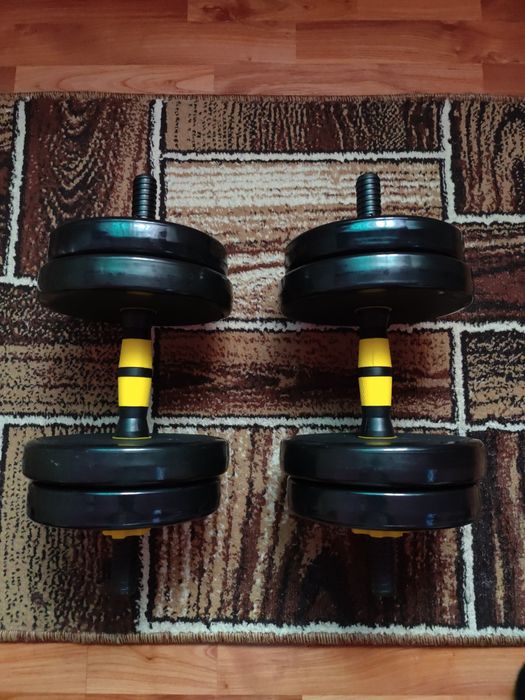 Vând gantere in stare foarte buna ca noi