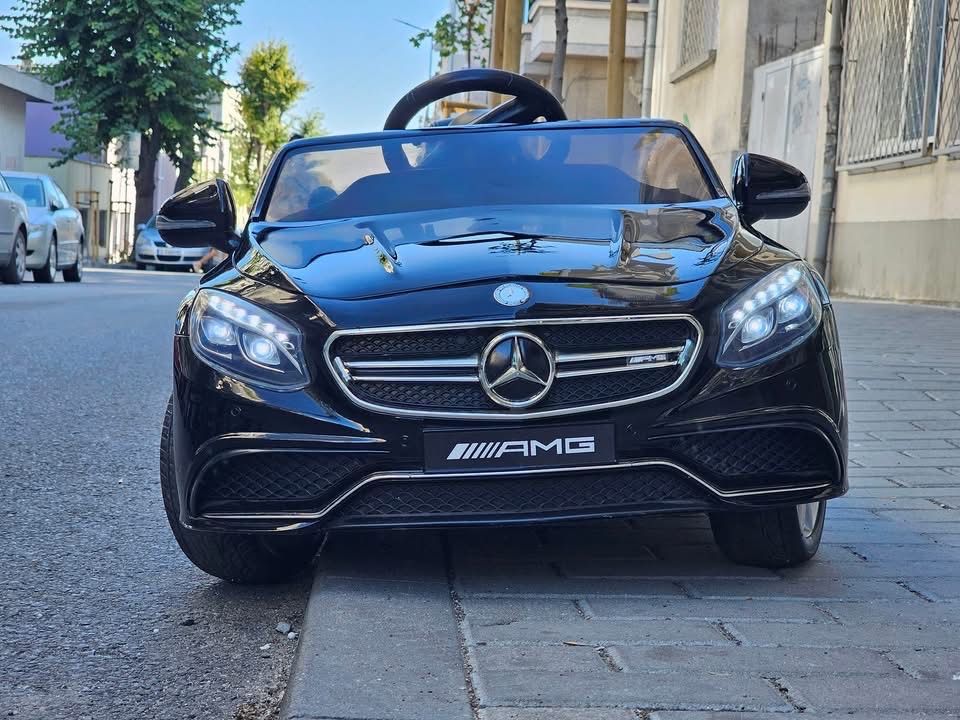 Детска акумулаторна кола Mercedes S63 AMG