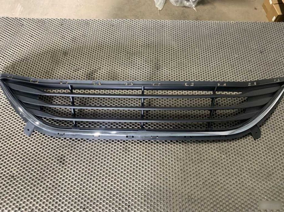 Решетка переднего бампера (хром) Hyundai Elantra MD (2010–) Jorden