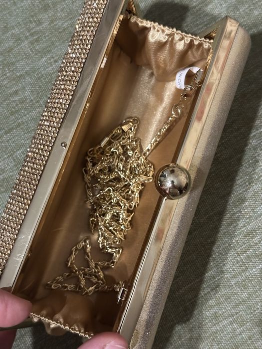 Клатч золотистый со стразами