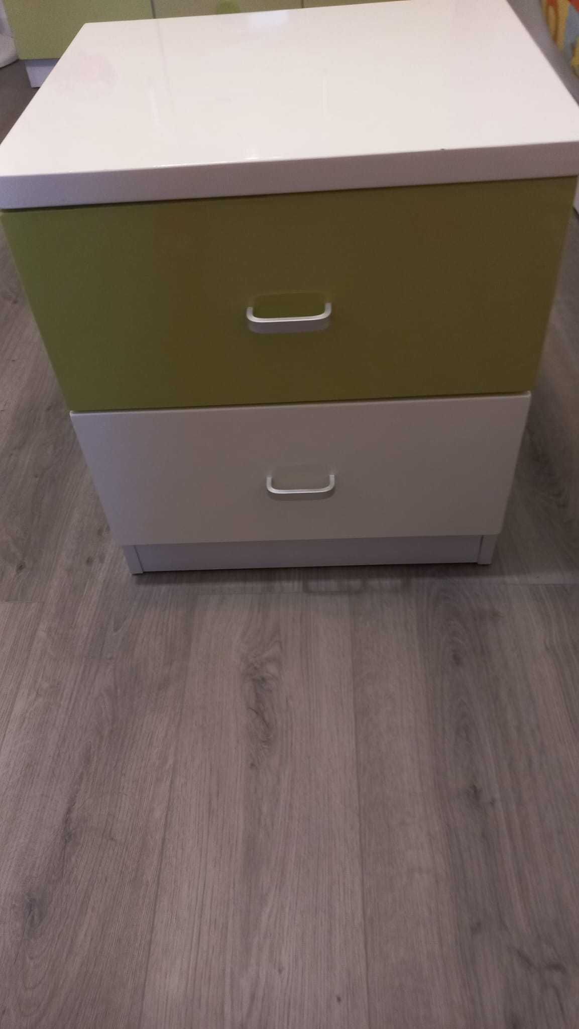 Vand mobilier adolescent sau piesa individuala din mobilier!
