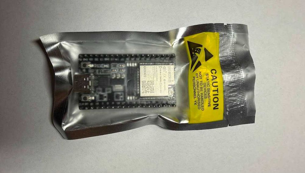 ESP32 с цокъл за външна антена