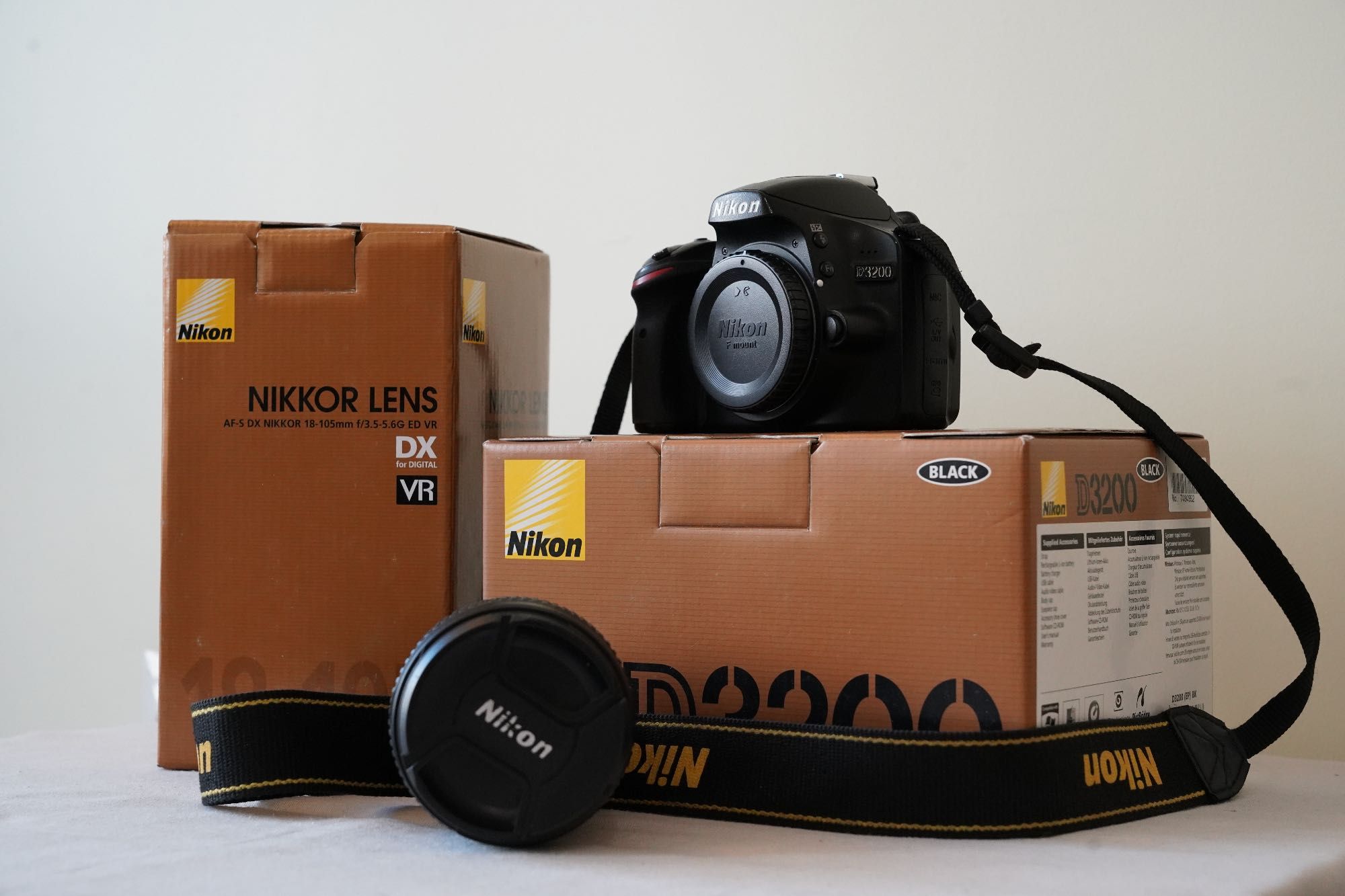 Фотоапарат DSLR Nikon D3200 + обектив Nikkor 18-105
