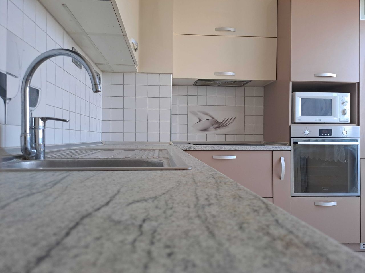 Продава се Тристаен апартамент в Плевен, Широк център - 75 кв.м за 1180 €/кв.м - Снимка #2