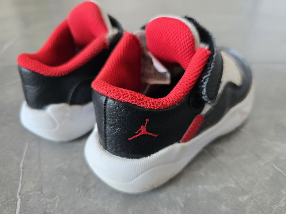 Adidasi copii Nike Air Jordan originali marimea 27