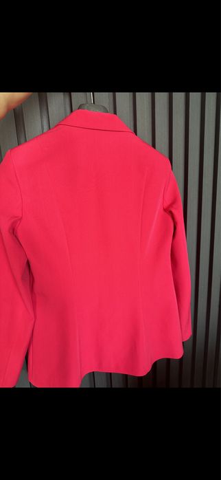 Продавам дамски костюм