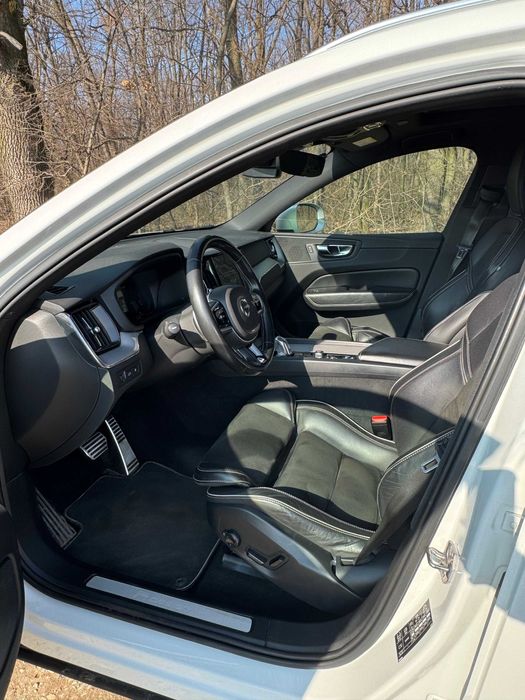 Volvo XC60 T8 R-Design - 2019 - cu garantie si TVA deductibil