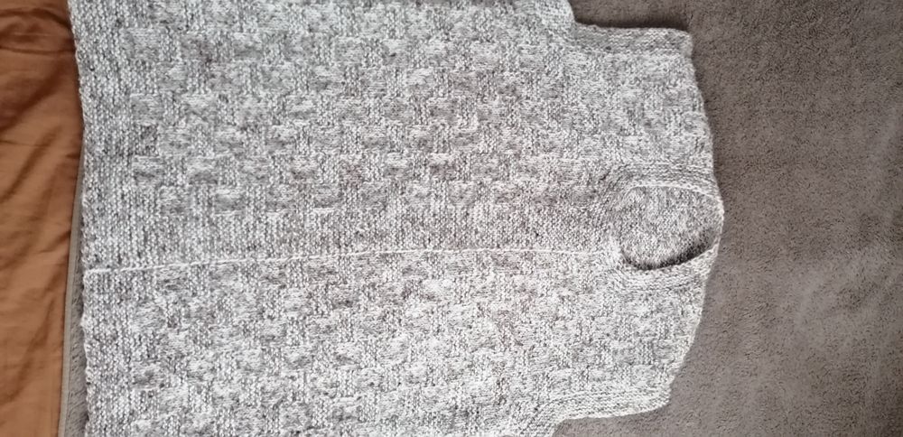 Вълнени елеци ръчно плетени