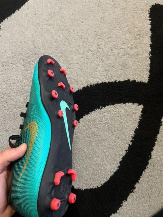 Момчешки бутонки на Найк