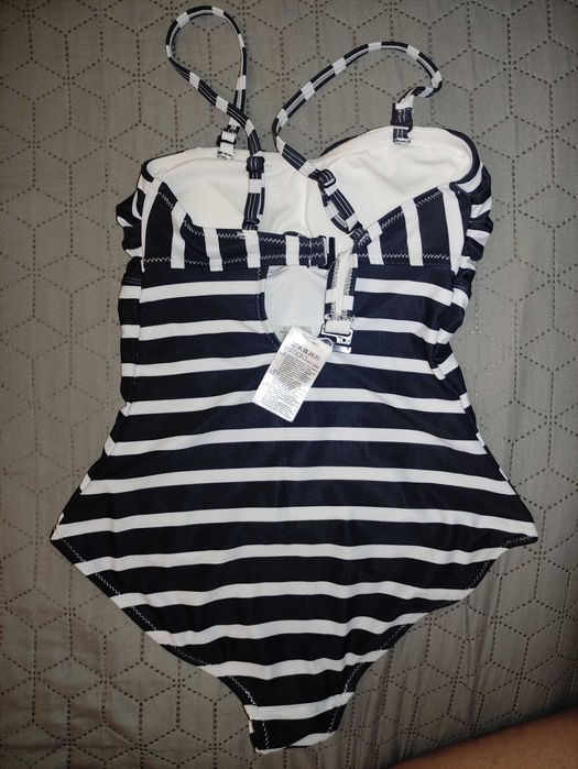 Costum de baie întreg