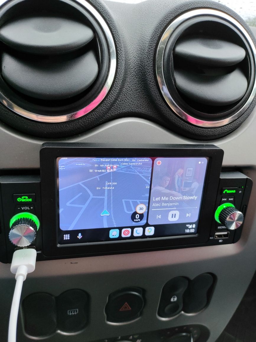 Vand casetofon auto touchscreen cu android auto și Apple carplay