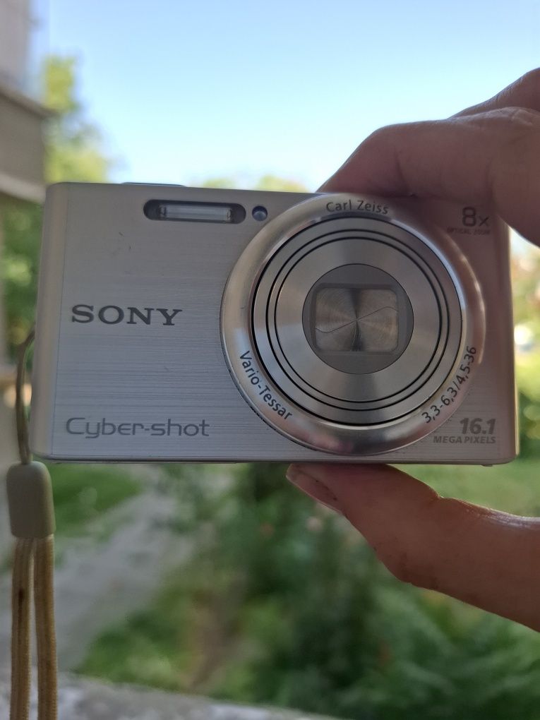 Комплект Компактен дигитален фотоапарат камера SONY Cybershot DSC-W730