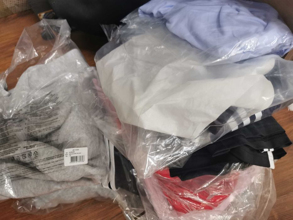 Lot haine brand originale – 140 bucăți, preț mic