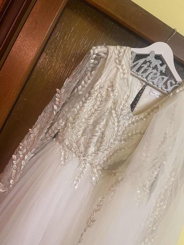 rochie de mireasa cu voal si umeras