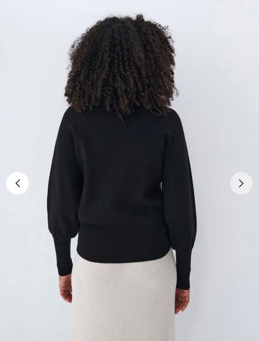 Черен дамски пуловер с висока яка
