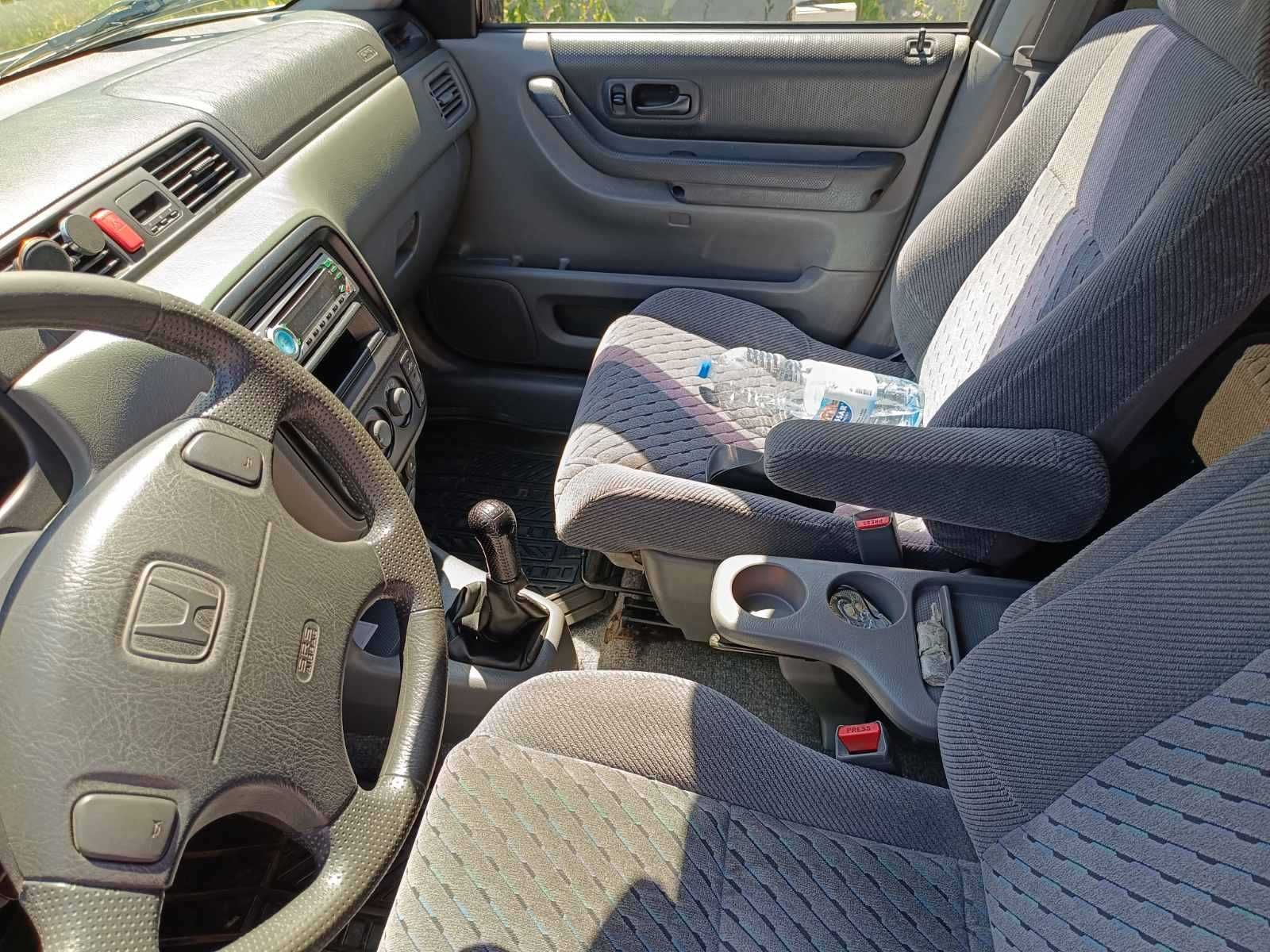 Автомобил HONDA CR-V, 147 к.с. 2000 г. цвят сив- от собственик