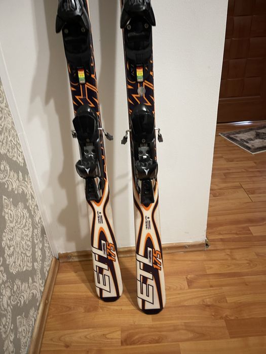 Schiuri 175 cm atomic  skiuri