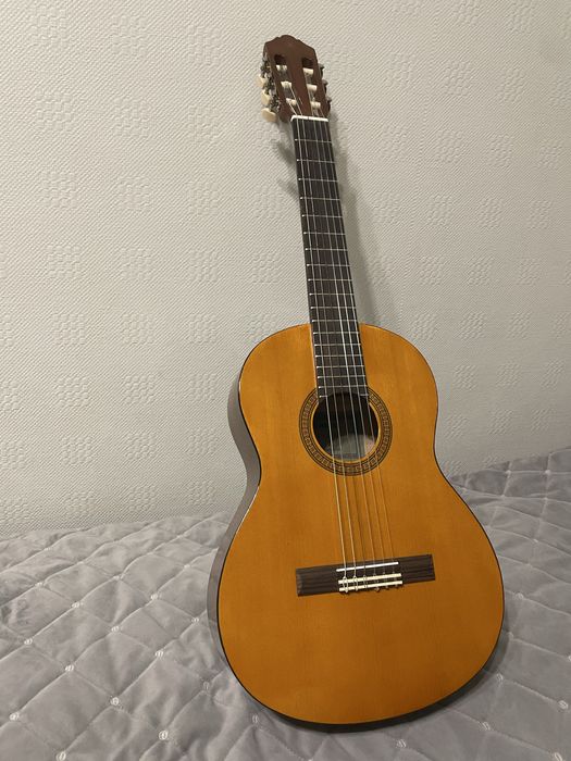 Продам гитару YAMAHA