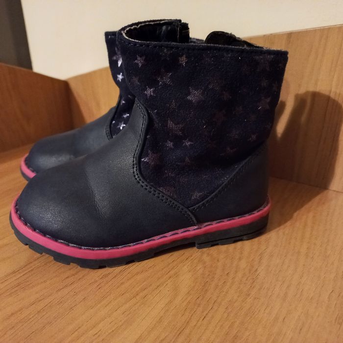 Vând ghetuțe mar. 22